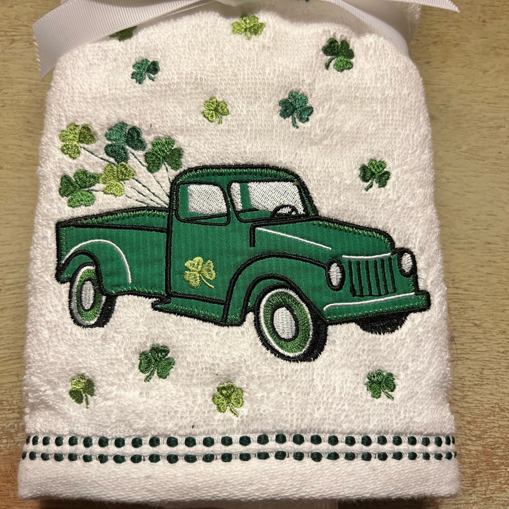 Brand New St. Patrick’s Day hand towels. Set of two. Never used with tags